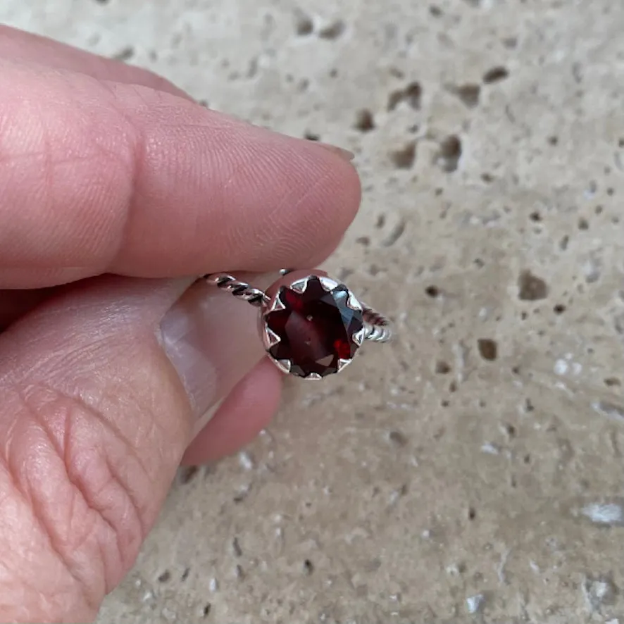 Garnet Ring - Melita