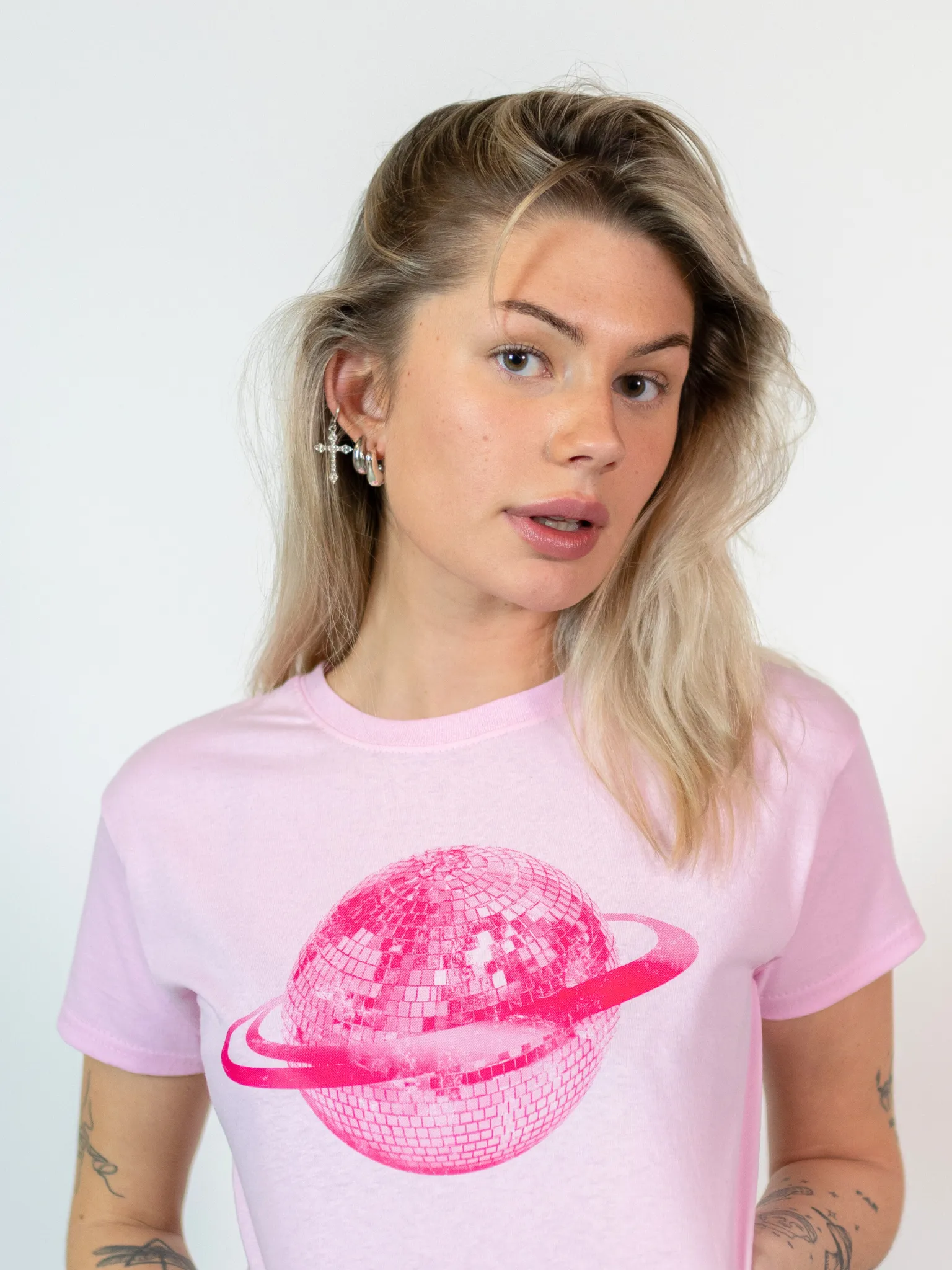 PLANET DISCO (pink), BABY TEE - LYSERØD